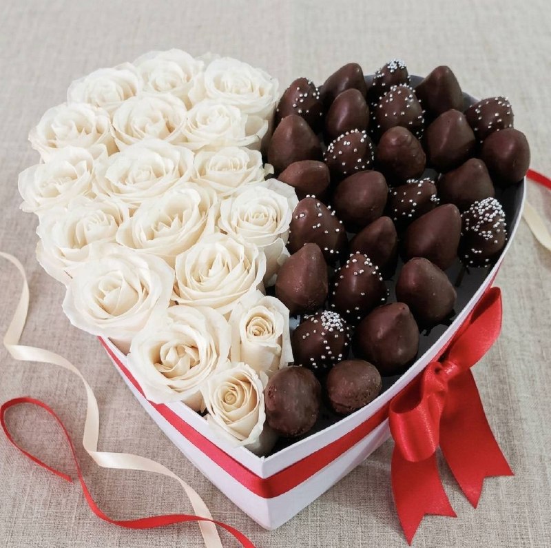Блондинка в черном